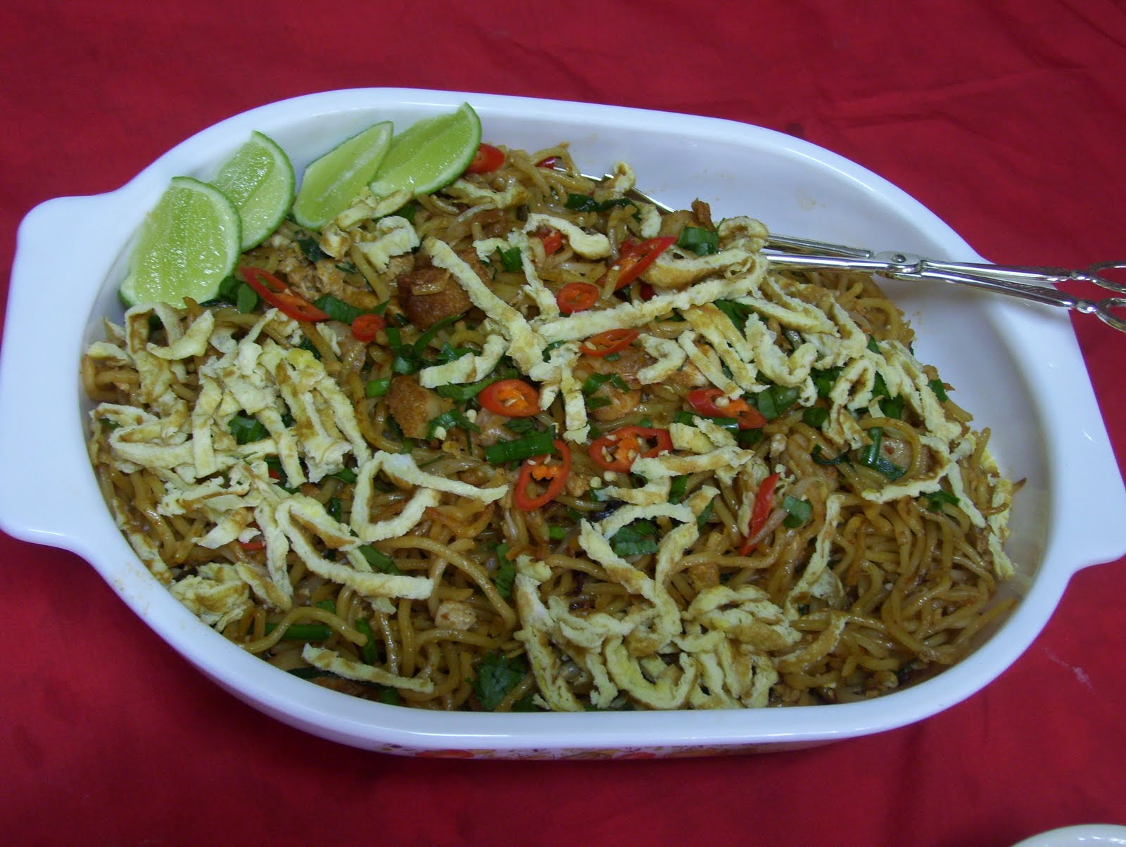 SelagiAdaGula: mee goreng.kek pisang n rojak buah