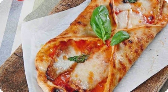 Finto calzone con parmigiana di melanzane