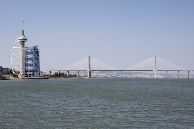 Parque das Naçoes-Torre e ponte Vasco da Gama-Lisbona