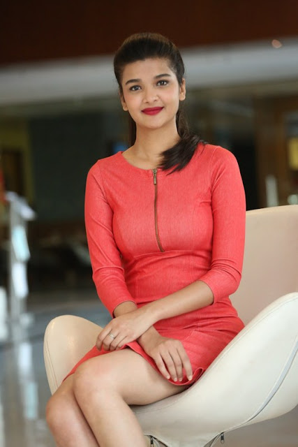 Desi actress hot thigh images kruthika singh 