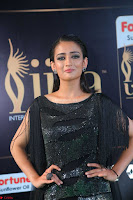 Akshara Haasan in Shining Gown at IIFA Utsavam Awards 2017  Day 2 at  13.JPG