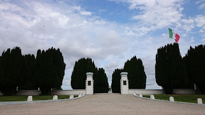 Entrée du Cimetière italien de Bligny