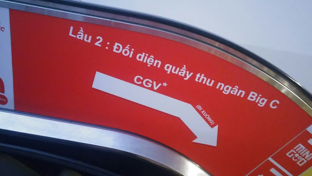 In và dán decal mặt kính thang cuốn 