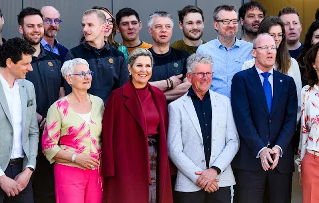 Queen Maxima wore a waxed linen, cactus-leather claret red skirt, and a red scarf blouse by Natan. Edouard Vermeulen