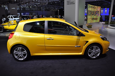 Updated 2011 New Renault Clio RS first live photos