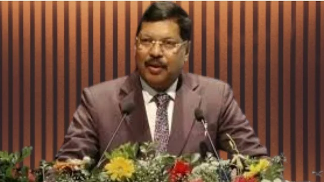 bharat-ka-samvidhan-shanti-aur-sankat-mein-ekta-ka-aadhar
