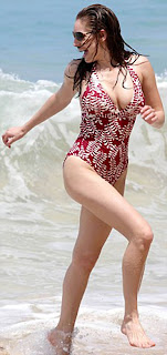 Kelly Brook Sexiest Bikini Photo Shoot 