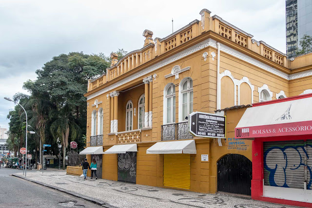 Residência de Affonso Alves de Camargo, localizada na Praça General Osório - lateral