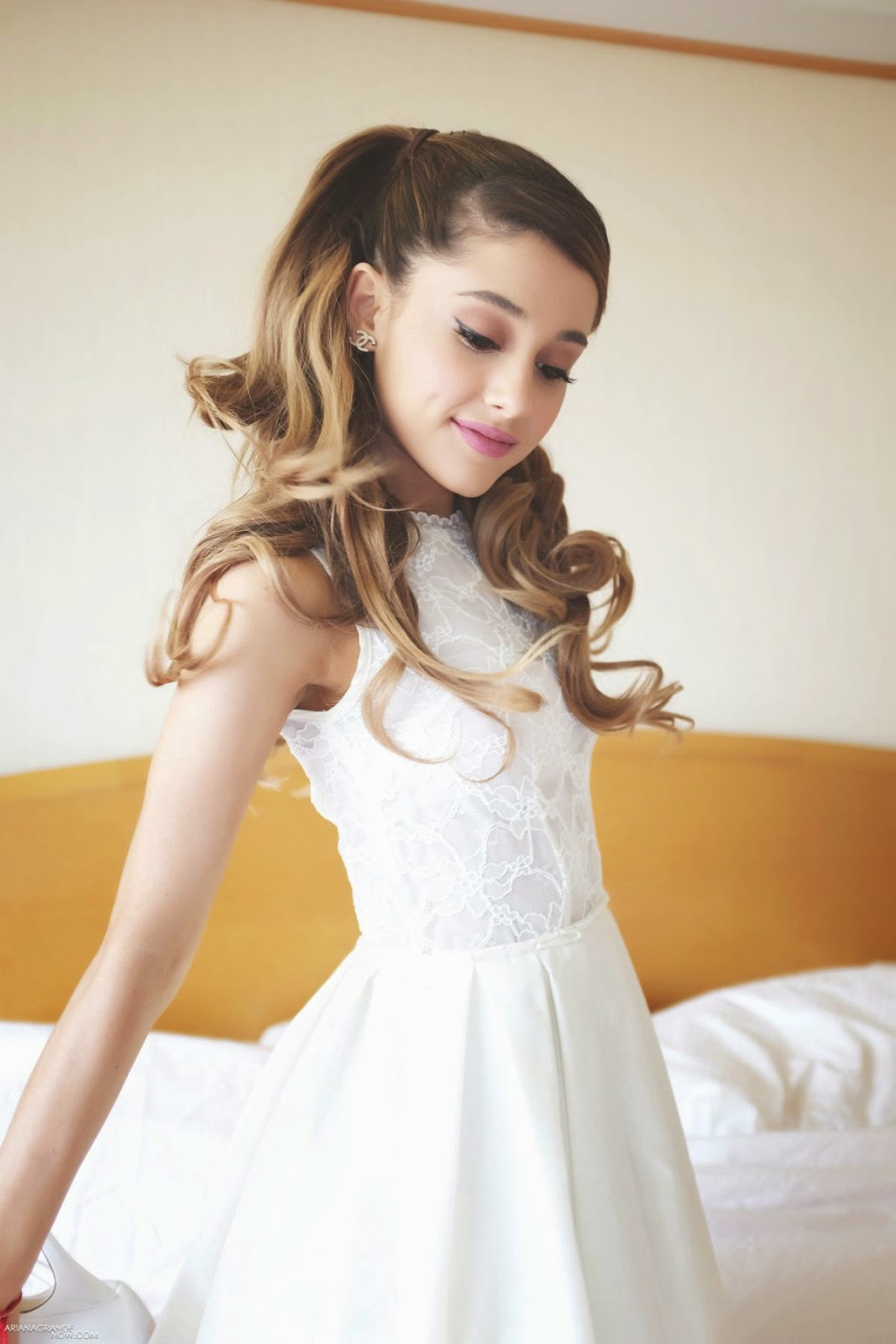 Ariana Grande HD Wallpapers Free Download