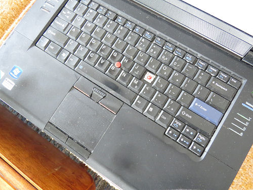 computer keyboard with missing letter