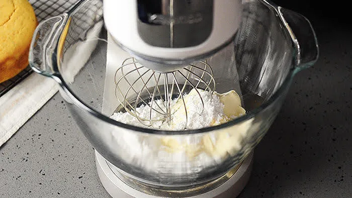 Prepare creme fraiche frosting