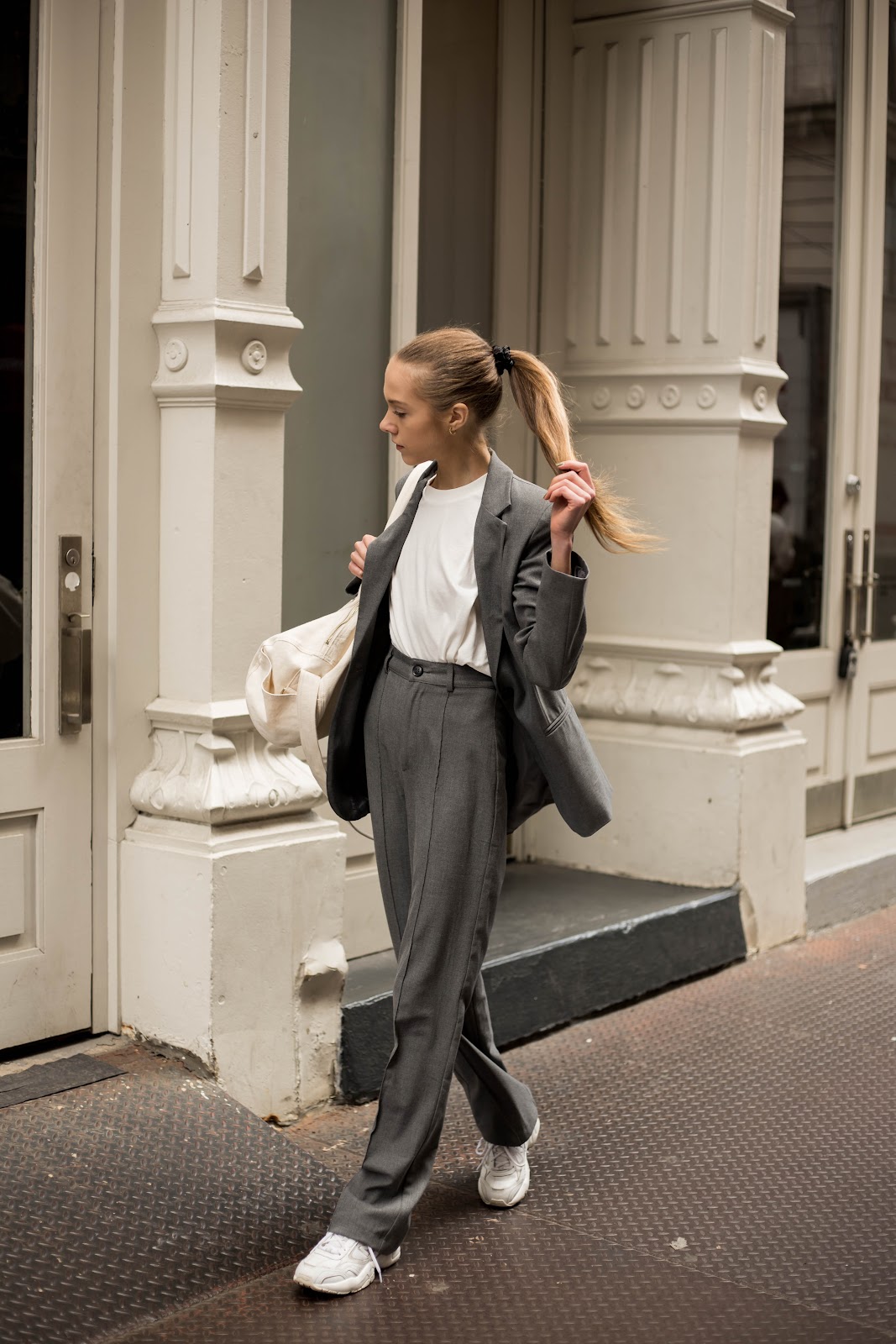 Sporttinen asu, harmaa puku // Sporty outfit with grey suit