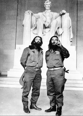 Camilo Cienfuegos in front of Lincoln Monument by Salas