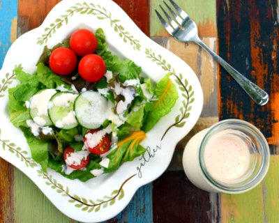 Buttermilk Garlic Ranch Salad Dressing, another healthy homemade dressing ♥ AVeggieVenture.com.