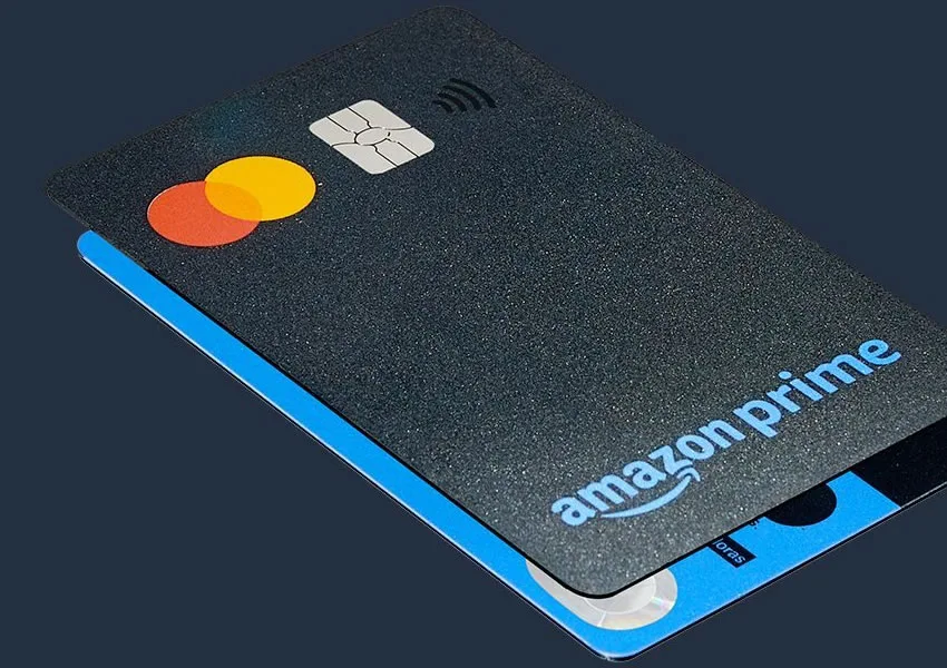 A imagem mostra o cartão de crédito amazon prime de bandeira MasterCard sem anuidade.