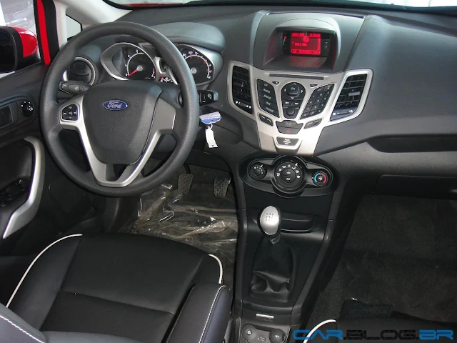 Ford New Fiesta Hatch 2013 SE - interior - painel