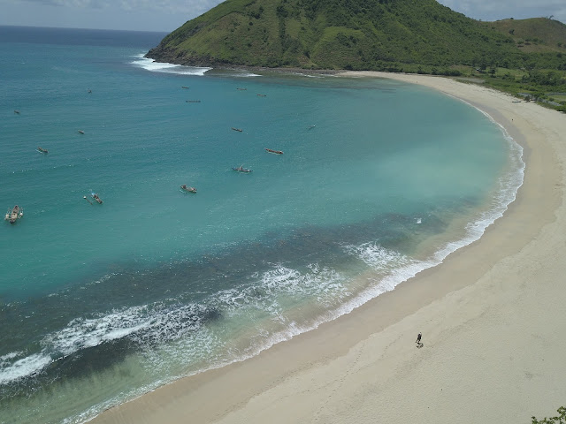 Wisata Alam Jelajah Lombok : Pantai Mawi dan Pantai Semeti