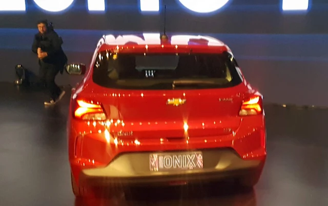 Novo Chevrolet Onix Hatch 2020: primeira foto oficial divulgada