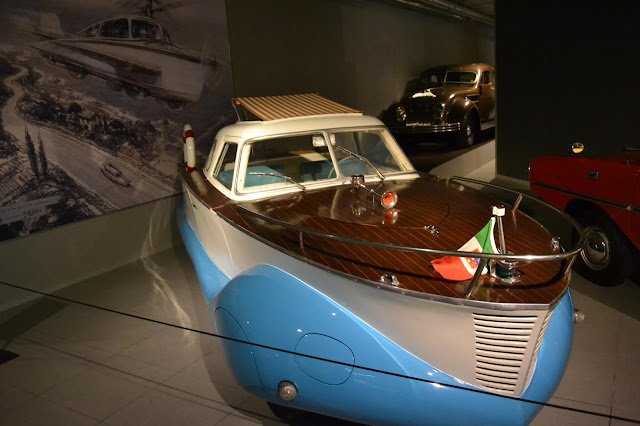 Louwman Muzeum w Hadze - samochodowy zawrót głowy