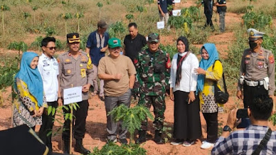 Kodim 0621 Kabupaten Bogor Gelar Kegiatan Bersih-Bersih dan Penanaman Pohon Massal