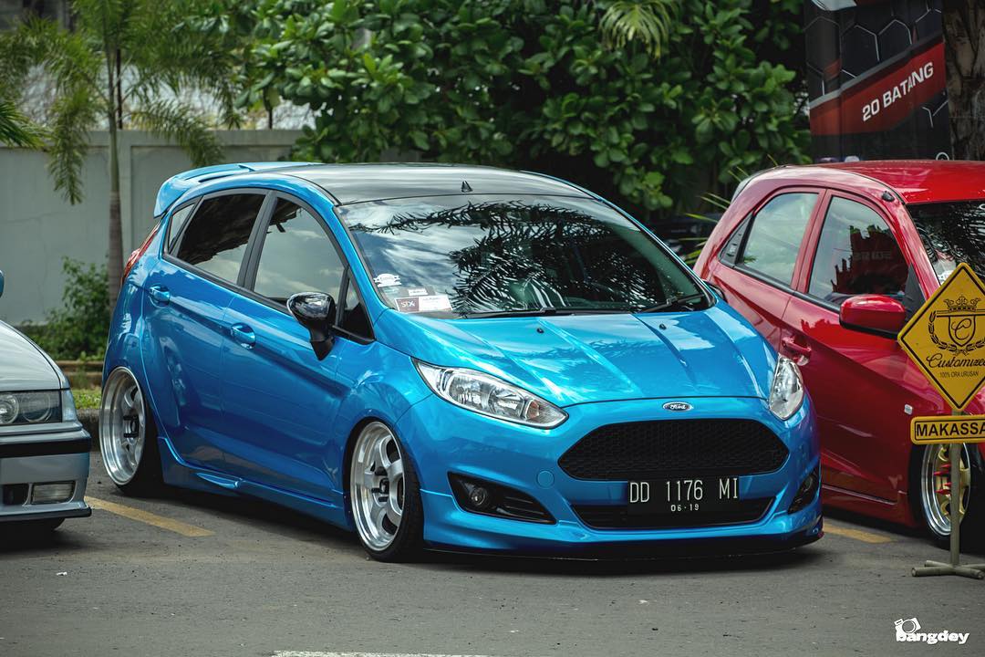  Modifikasi  Mobil  Ford Fiesta  Celestial Blue Menggunakan 