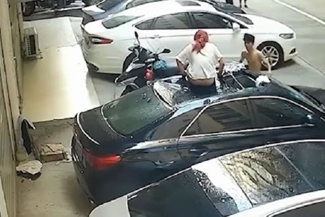  Wanita Ini Mendarat Di Atap Mobil Setelah Dirinya Terjatuh Dari Balkon Saat Berhubungan Seks