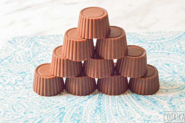 Vegan mini chocolates with almonds