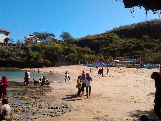 Pantai Gesing Gunung Kidul Yogyakarta