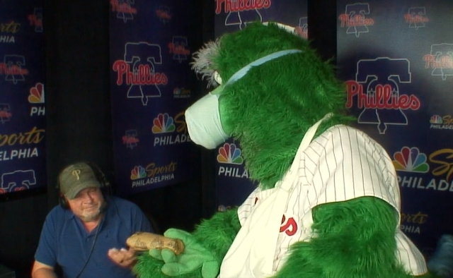 Phillie Phanatic hands cheesesteak to John Kruk 8/8/2020