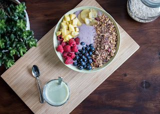 Photo of a healthy bowl of fruits, oats, and yogurt.