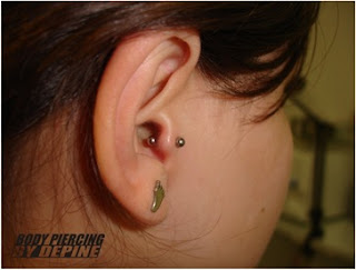 tragus piercing