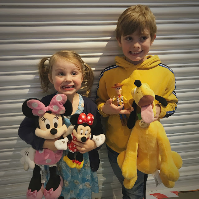 Disney on Ice - 100 Years of Magic 2019 - Bert and Connie with their toys