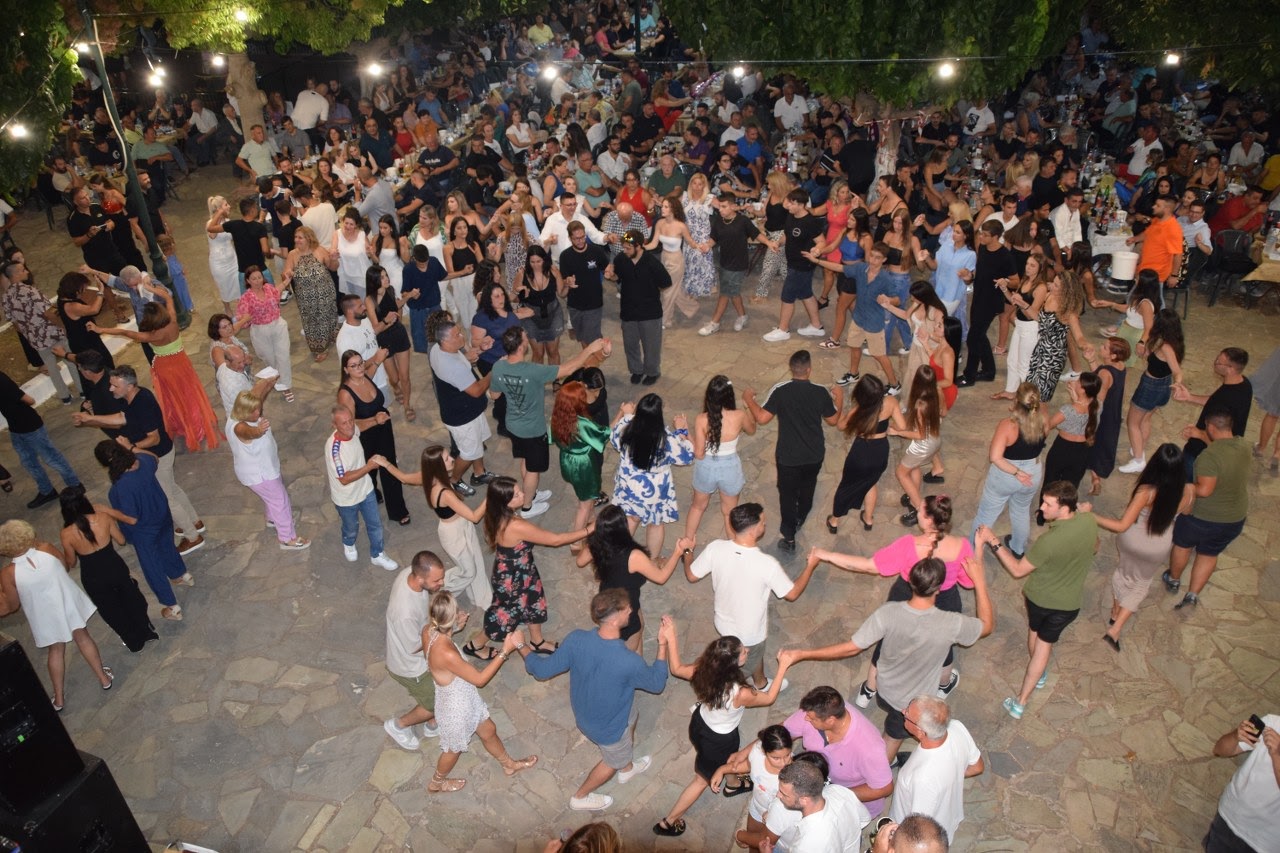 Μεγάλο γλέντι του Συλλόγου Μαχαιριωτών (φωτο)