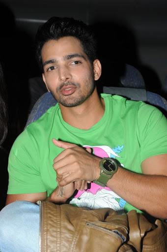 Harshvardhan-Rane-Hot-Wallpapers