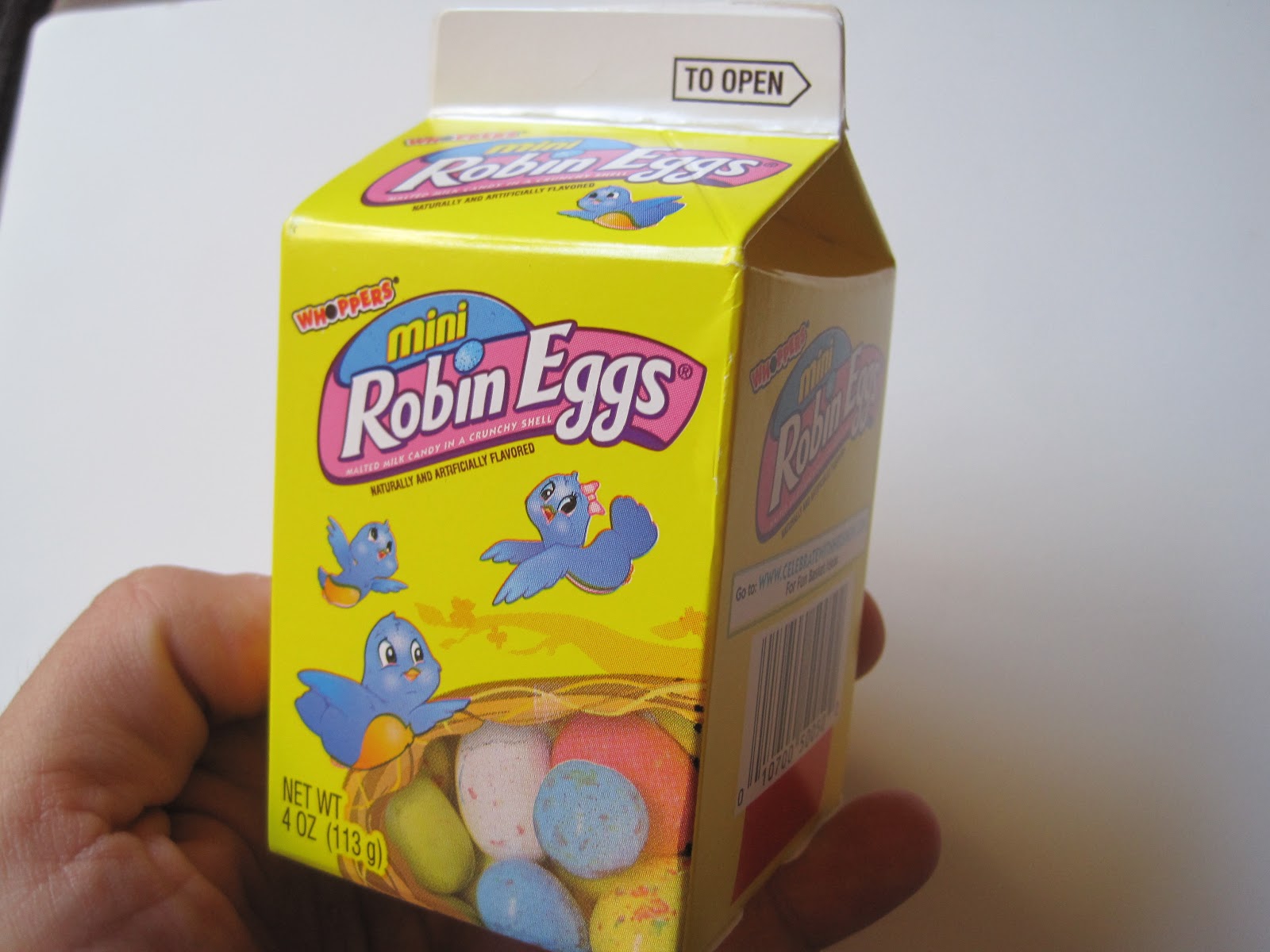Walking The Candy Aisle: Whoppers Mini Robin Eggs review