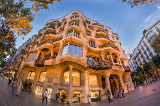 Pedrera en bus turistico barcelona