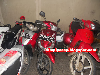 Ini adalah motor milik istri dengan TNKB yang juga UNIK 