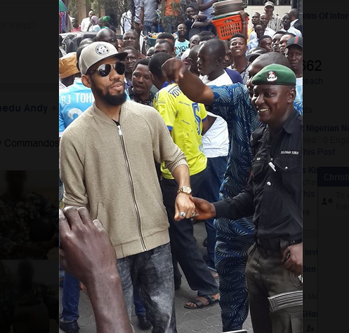 Phyno Storms Lagos Island, Pulls Massive Crowd