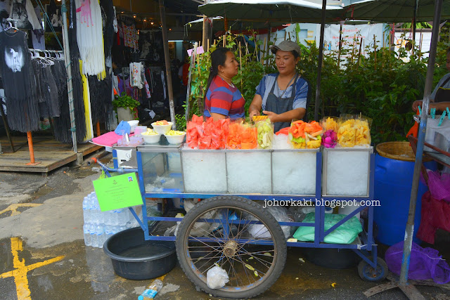 Eat-What-Food-Chatuchak-Weekend-Market-Bangkok