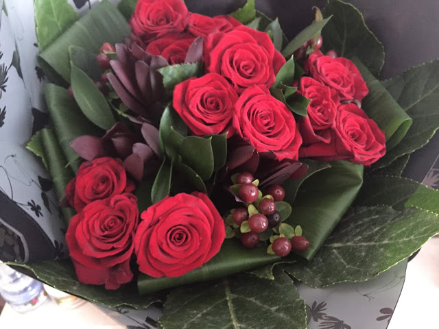 red roses Christmas flowers delivered 