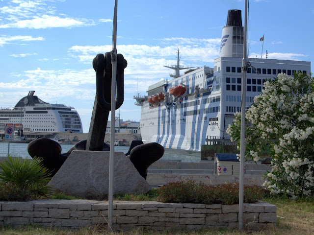 port pasażerki Bari, statki, połączenia morskie