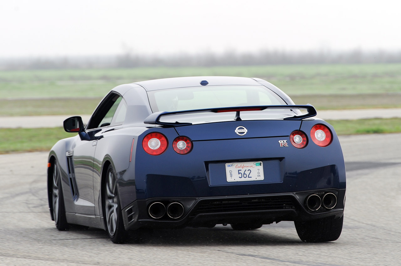 2012 NISSAN GT-R