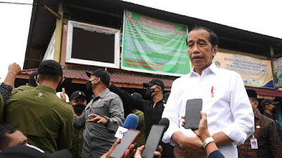 Bagi-bagi Bansos, Jokowi Keliling Jawa Barat danJawa Tengah