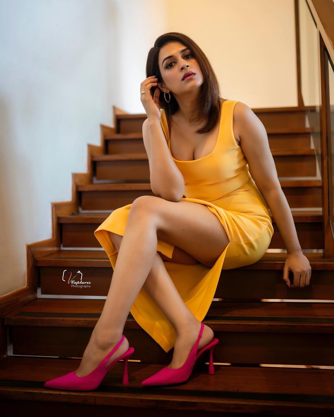 Shraddha Das cleavage yellow dress hot