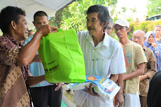 BERBAGI BERKAH 150 PAKET SEMBAKO LEBARAN UNTUK KAUM DHU'AFA