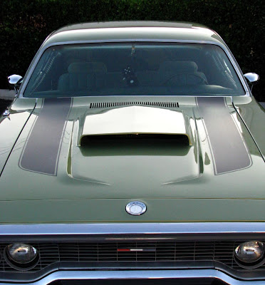 Plymouth Satellite 1972 or 73 very well done restification cool hood