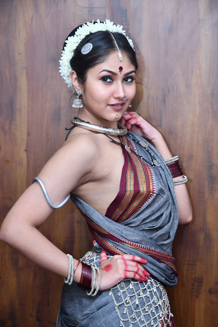 Antasheela Ghosh Hot Photos In Blouse Less Saree