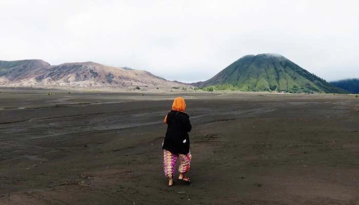 Jalan Kaki di Lautan pasir bromo