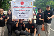 Berkah Ramadhan, BPW PERADIN JATIM Bagikan Takjil ke Pengguna Jalan