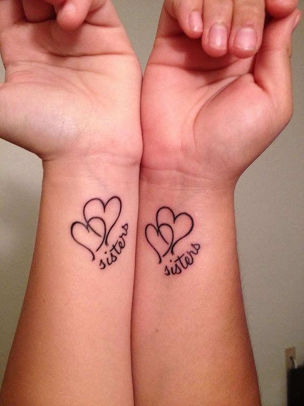 irms_com_2_coraçes_de_pulso_tatuagens